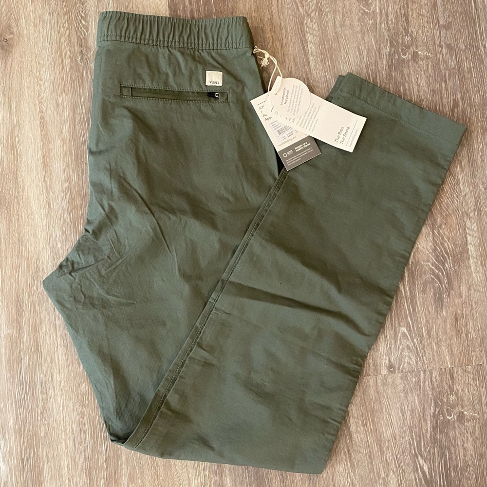 Vuori. Rip Stop Casual Pants. Green. NWT